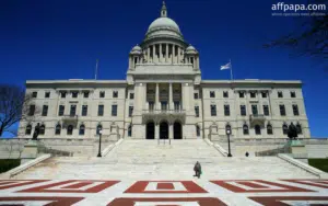 Rhode Island Senate approves larger loans for high rollers